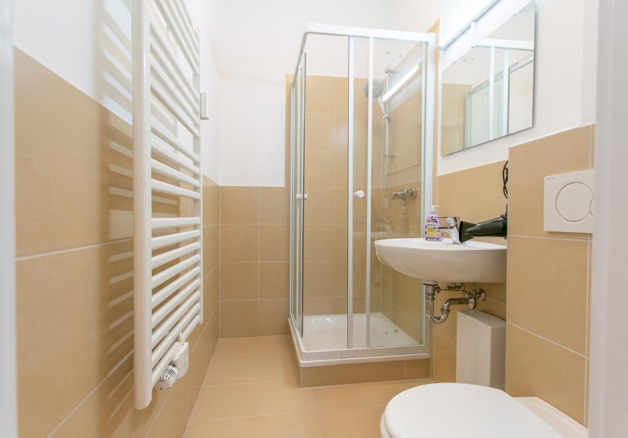 Appartement Raj Living - 1 Or 4 - 15 Min To Messe Dus - 10 Min Old Town Dus