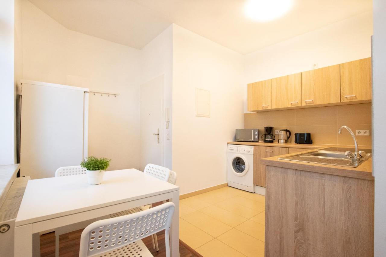 Raj Living - 1 Or 4 - 15 Min To Messe Dus - 10 Min Old Town Dus Appartement