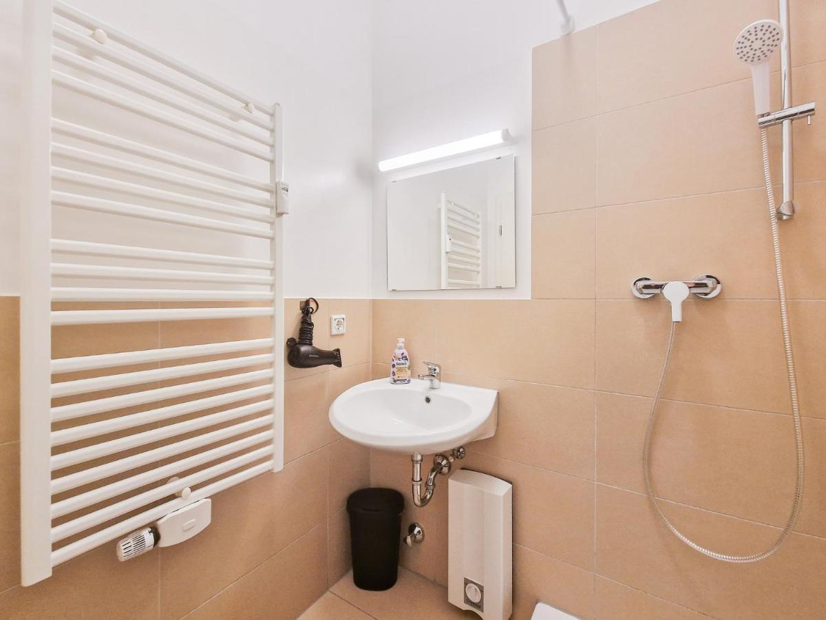 Raj Living - 1 Or 4 - 15 Min To Messe Dus - 10 Min Old Town Dus Appartement *